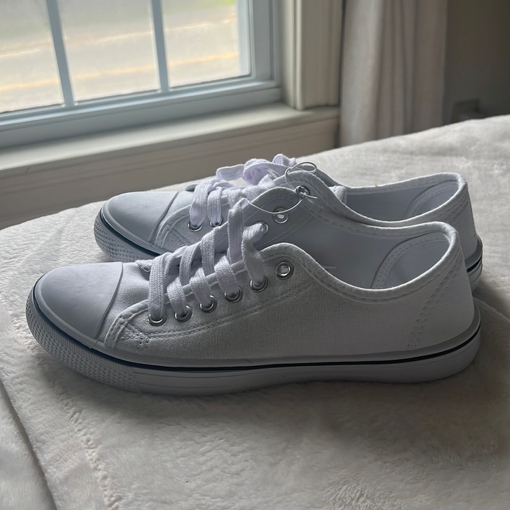 NWOB White Sneakers